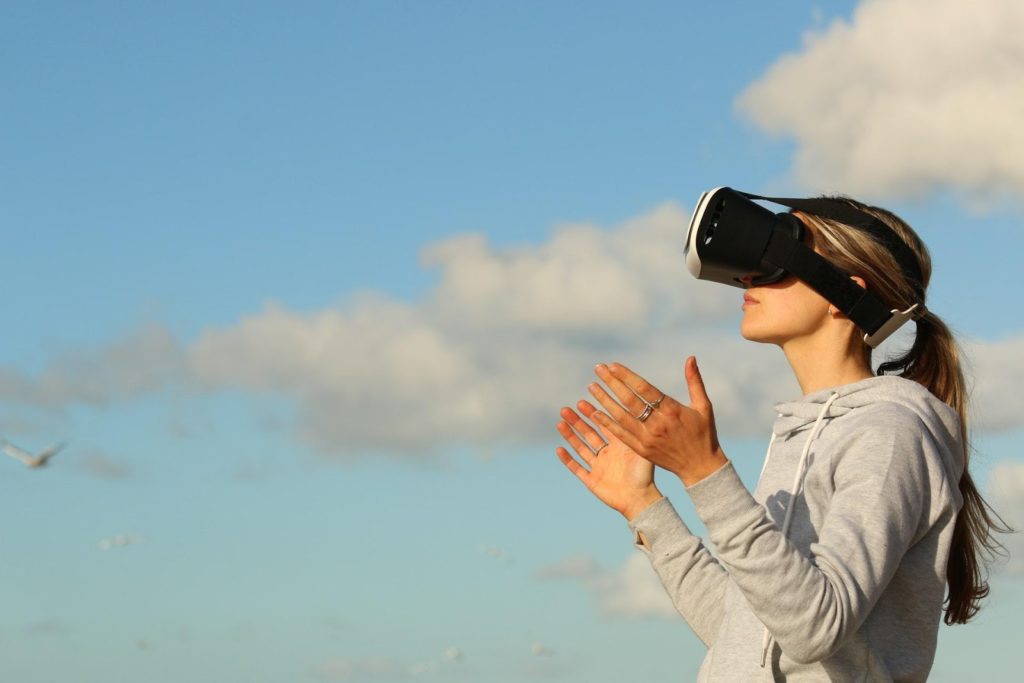 8 Ways Teachers Can Benefit from Using VR Technology in the Classroom 2