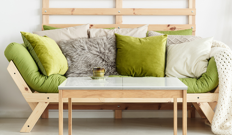 Cushion Couture: Perfecting Hampton Style Sofa Decor 1
