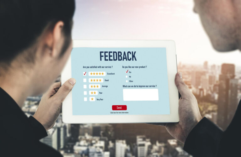 Managing Negative Feedback in Forums and Online Communities