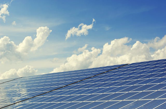 Understanding Net Metering: How to Save Money with Solar in Minnesota and Beyond 1 Understanding Net Metering: How to Save Money with Solar in Minnesota and Beyond 1